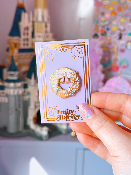 Christmas Wreath Gold Enamel Pin