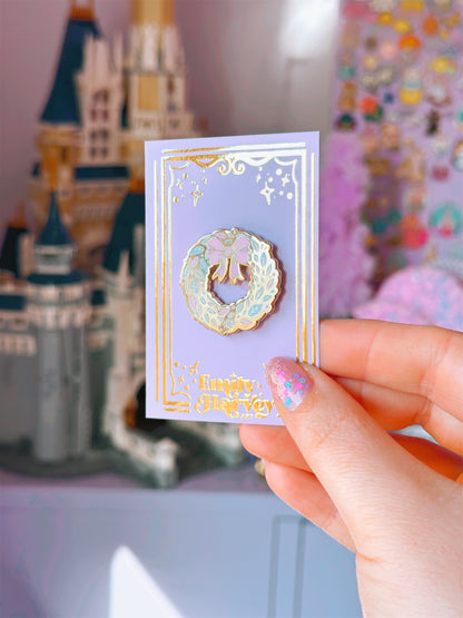 Christmas Wreath Gold Enamel Pin